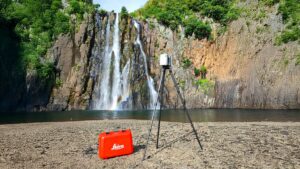 Relevés d'une cascade avec le scanner LEICA RTC360